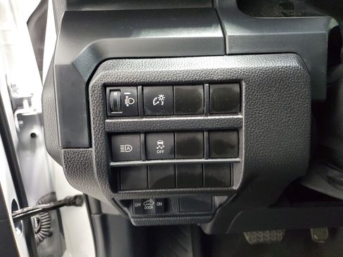 Used 2024 Toyota Tacoma SR AWD/4WD image 21