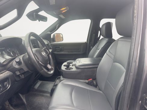 Used 2022 RAM 2500 Tradesman w/ Chrome Appearance Group image 9