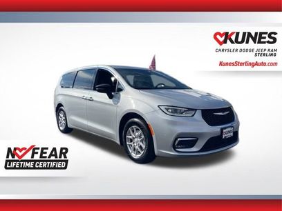 New 2026 Chrysler Pacifica Select