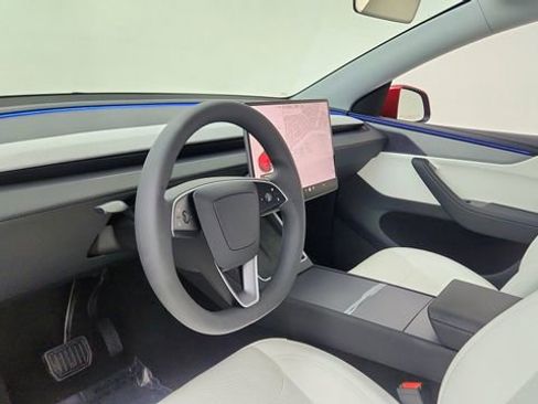 Used 2026 Tesla Model Y AWD image 18