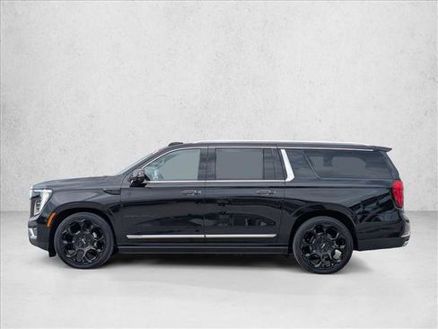 Used 2025 GMC Yukon XL Denali w/ Denali Reserve Package image 8