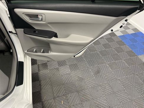 Used 2017 Toyota Camry LE image 17