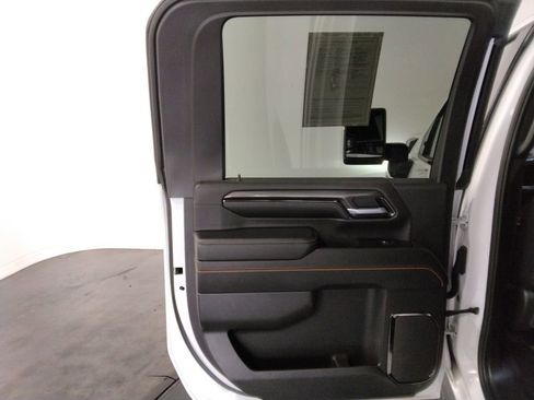 Used 2025 GMC Sierra 2500 AT4 image 32