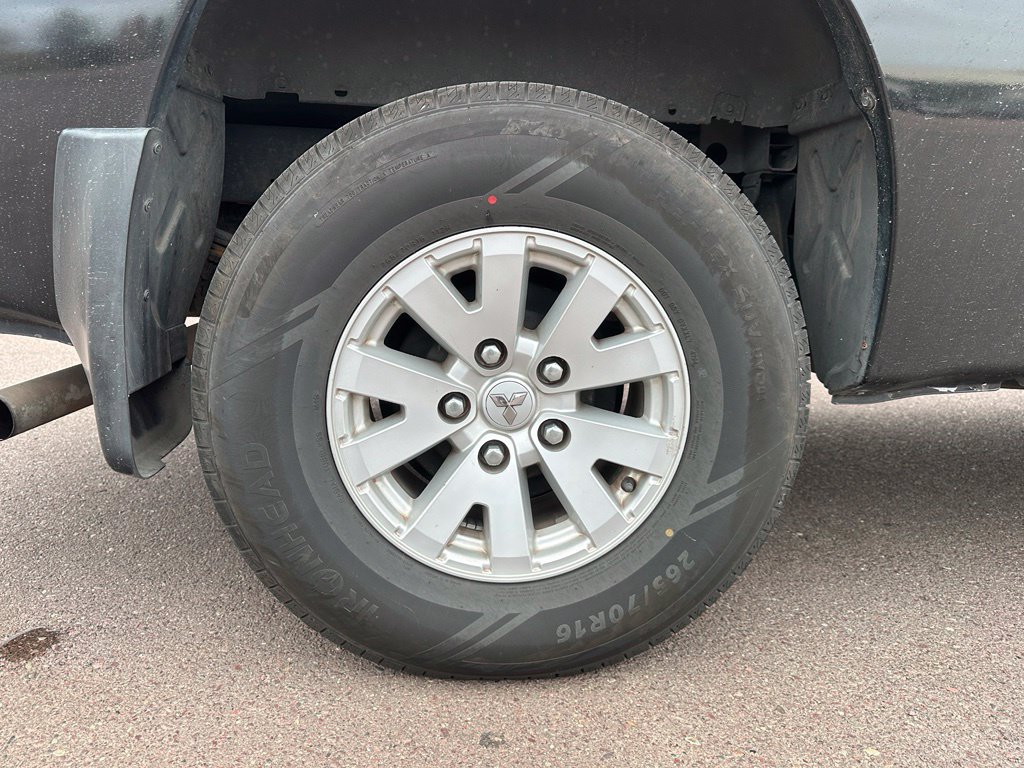Used 2006 Mitsubishi Raider LS AWD/4WD image 35
