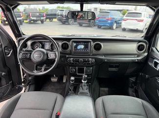 Used 2022 Jeep Gladiator Sport AWD/4WD video 2