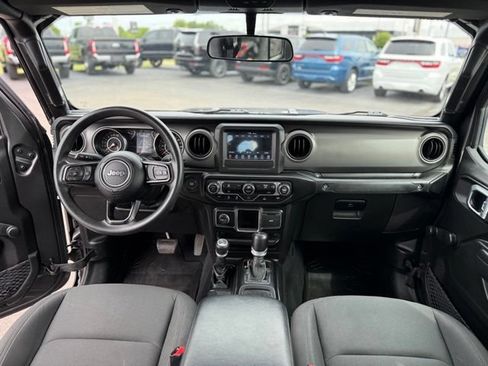 Used 2022 Jeep Gladiator Sport AWD/4WD image 2