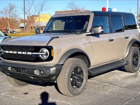 New 2025 Ford Bronco Outer Banks image 2