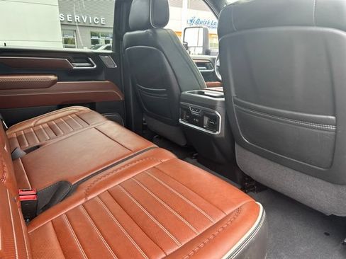 Used 2025 GMC Sierra 3500 Denali Ultimate AWD/4WD image 16