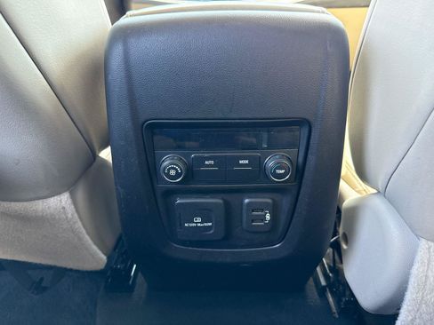 Used 2019 Buick Enclave Essence FWD image 25