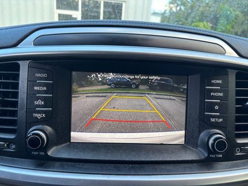 Used 2019 Kia Sorento LX image 22