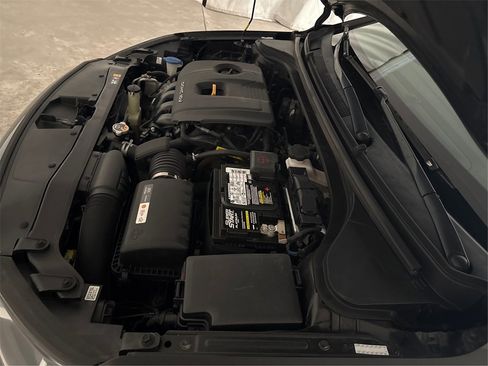 Used 2018 Hyundai Elantra Limited image 14