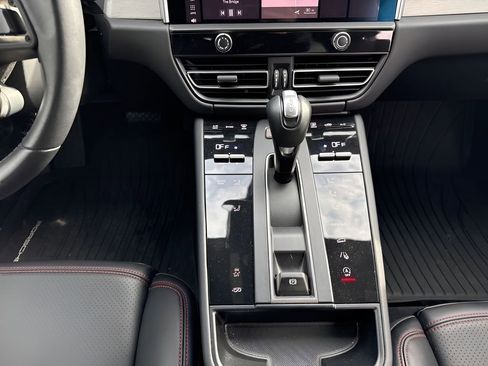 Used 2024 Porsche Macan GTS image 17