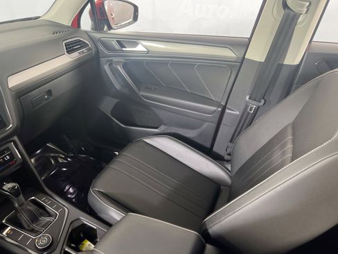 Used 2022 Volkswagen Tiguan SE image 23