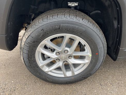 New 2025 Jeep Grand Cherokee 4WD image 9