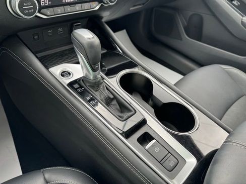 Used 2025 Nissan Altima 2.5 SL FWD image 12