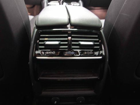 Used 2019 BMW 530i xDrive AWD/4WD image 10