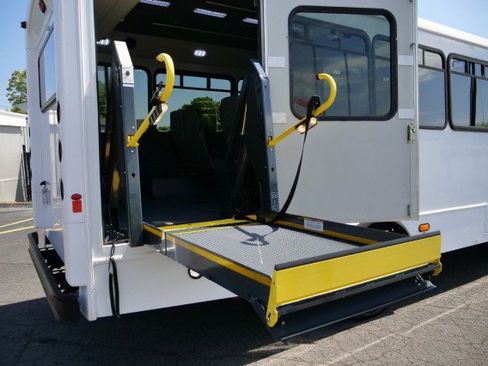 Used 2017 Ford F550 2WD Regular Cab Super Duty image 13