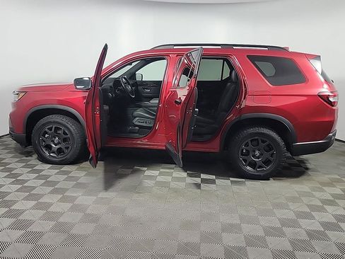 Certified 2023 Honda Pilot TrailSport image 16