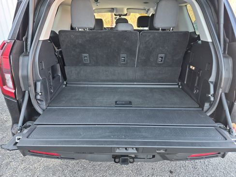 Used 2025 Ford Expedition Active image 17