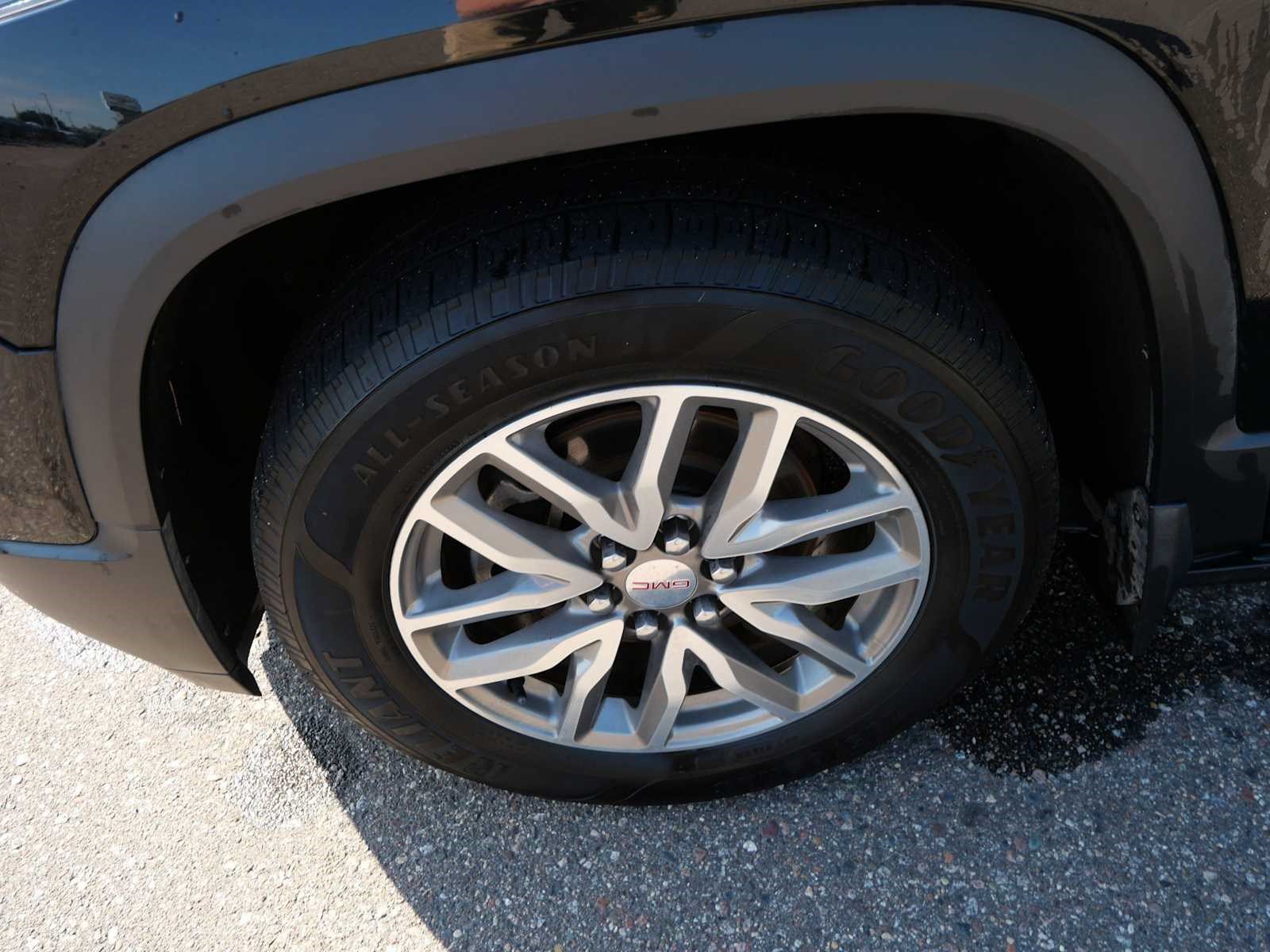 Used 2018 GMC Acadia SLE AWD/4WD image 16