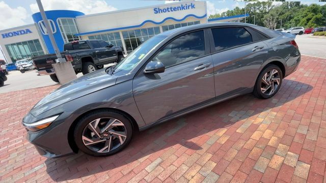 Used 2025 Hyundai Elantra Sport FWD image 6