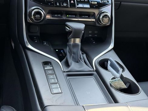 Used 2025 Lexus LX 600 4WD w/ Accessory Package (2T) image 19