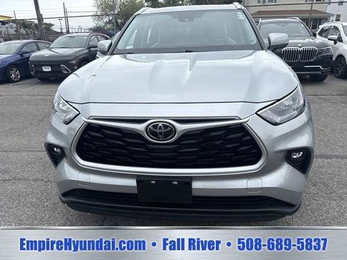 Used 2020 Toyota Highlander XLE AWD/4WD image 12
