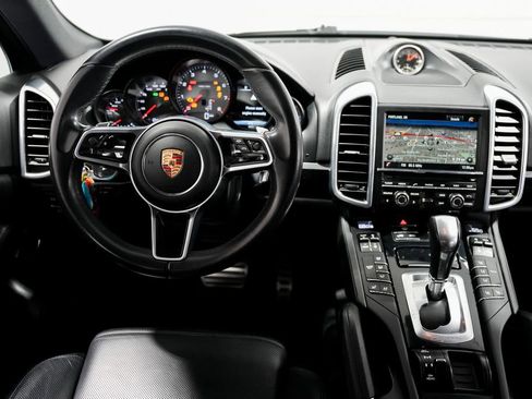 Used 2015 Porsche Cayenne S image 12