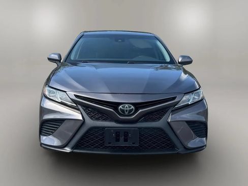 Used 2018 Toyota Camry SE FWD image 3