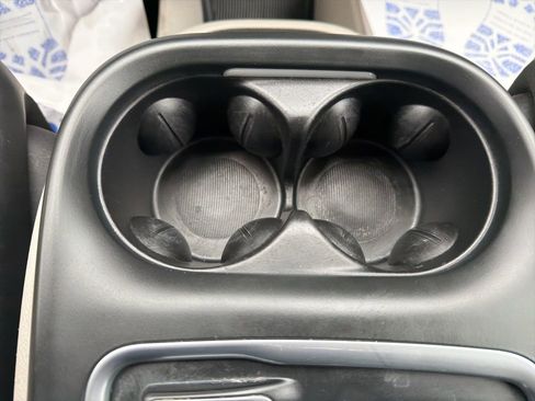 Used 2023 Chrysler Pacifica Touring-L FWD image 27