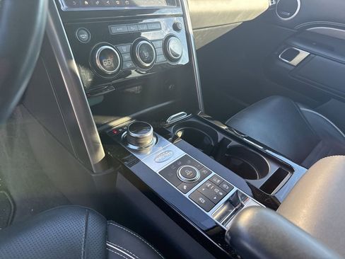 Used 2018 Land Rover Discovery HSE image 14