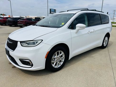 Used 2022 Chrysler Pacifica Touring-L FWD image 35