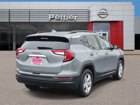 Used 2024 GMC Terrain SLE w/ Driver Convenience Package image 6