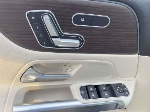 New 2026 Mercedes-Benz GLB 250 4MATIC image 11