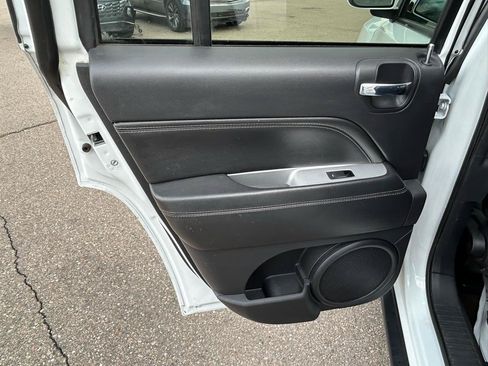 Used 2016 Jeep Compass Latitude FWD image 13