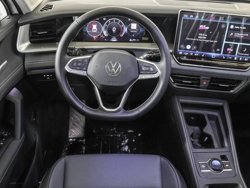 Used 2026 Volkswagen Tiguan SE w/ Panoramic Sunroof Package AWD/4WD image 37