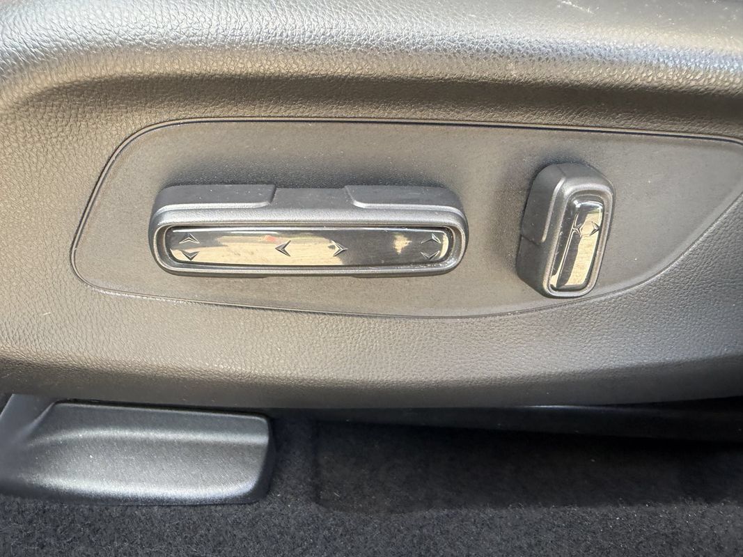 Used 2023 Honda HR-V EX-L image 13