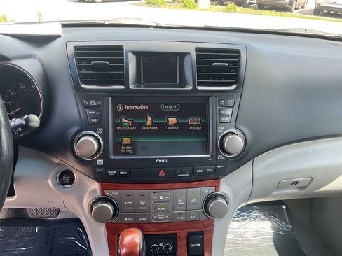 Used 2010 Toyota Highlander Limited AWD/4WD image 20