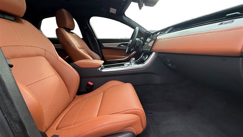 Used 2022 Jaguar XF R-Dynamic SE AWD/4WD image 17