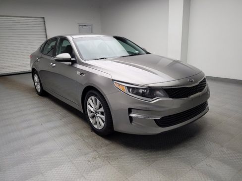 Used 2018 Kia Optima LX w/ 17" Alloy Wheels Package FWD image 13