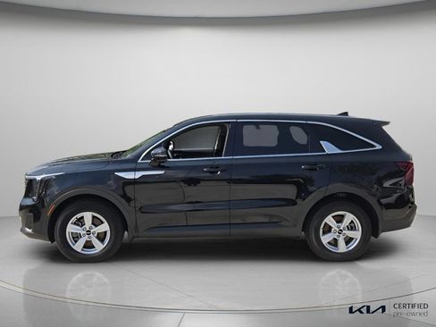 Certified 2026 Kia Sorento LX FWD image 3