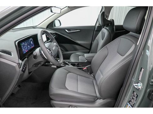 New 2025 Kia Niro Wind image 18