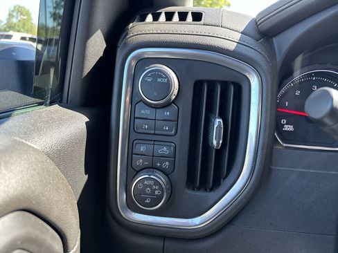 Used 2022 Chevrolet Silverado 3500 LTZ AWD/4WD image 11