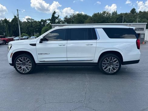 Used 2025 GMC Yukon XL Denali Ultimate w/ LPO, Floor Liner Package AWD/4WD image 9