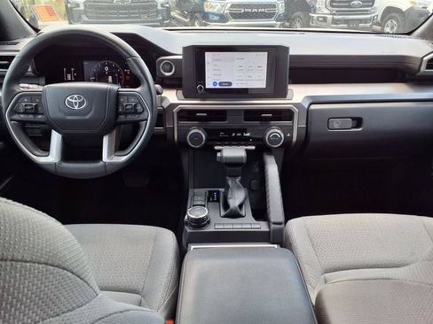 Used 2025 Toyota 4Runner SR5 AWD/4WD image 17