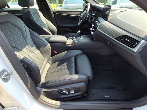 Used 2022 BMW 530i w/ M Sport Package RWD image 37