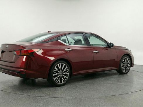 Used 2025 Nissan Altima 2.5 SV FWD image 9