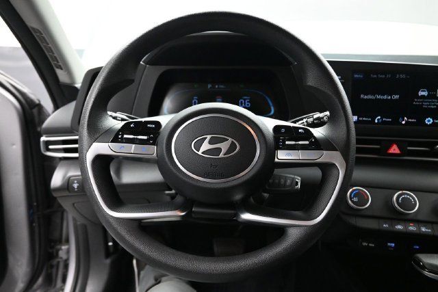 Used 2025 Hyundai Elantra SE FWD image 15