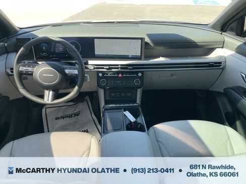 Certified 2025 Hyundai Tucson Limited FWD image 3
