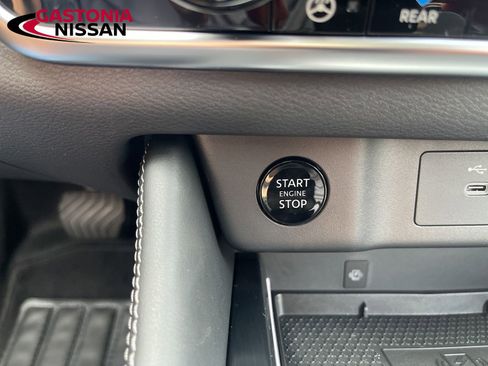 Used 2026 Nissan Rogue Platinum w/ Platinum Premium Package image 38